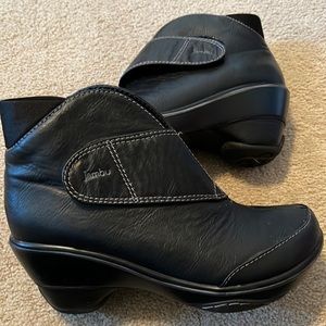 Nearly new, super cute and fashionable!